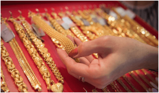 Dubai: Gold prices jump to new record high ahead of Diwali; 22K crosses Dh311 per gram.